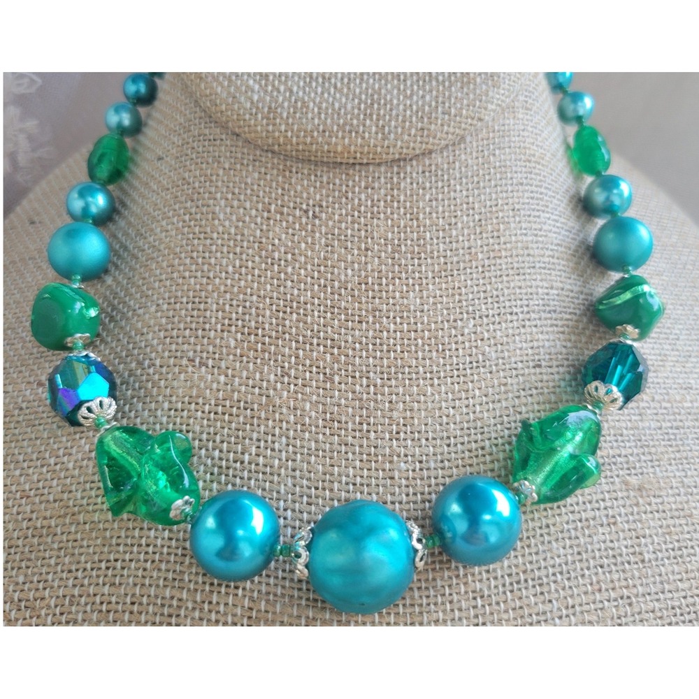 Vintage Japan Beaded Necklace Women Emerald Green Art Glass Composition MCM